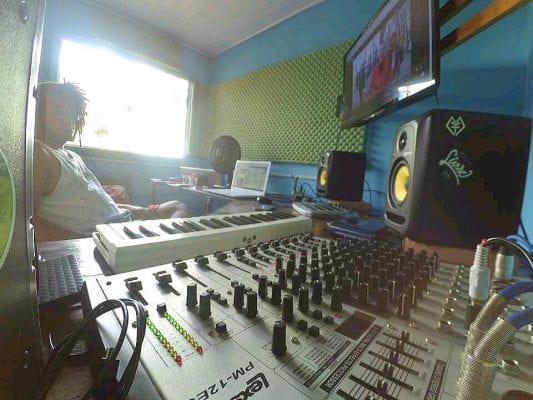 Produtor musical cria projeto para artistas independentes em Itabira
