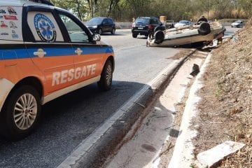 Veículo perde controle e capota na BR-381 neste domingo
