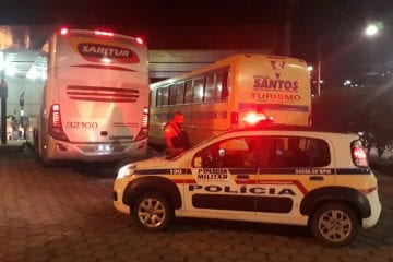 Homem é preso após ser flagrado com simulacro de arma de fogo em ônibus de viagem