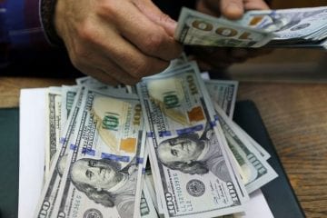 Dólar cai para R$ 5,65 e tem maior queda diária desde fim de janeiro