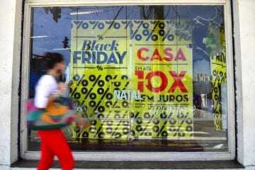 Mineiros apostam no parcelamento no cartão de crédito para Black Friday e miram descontos no dia oficial