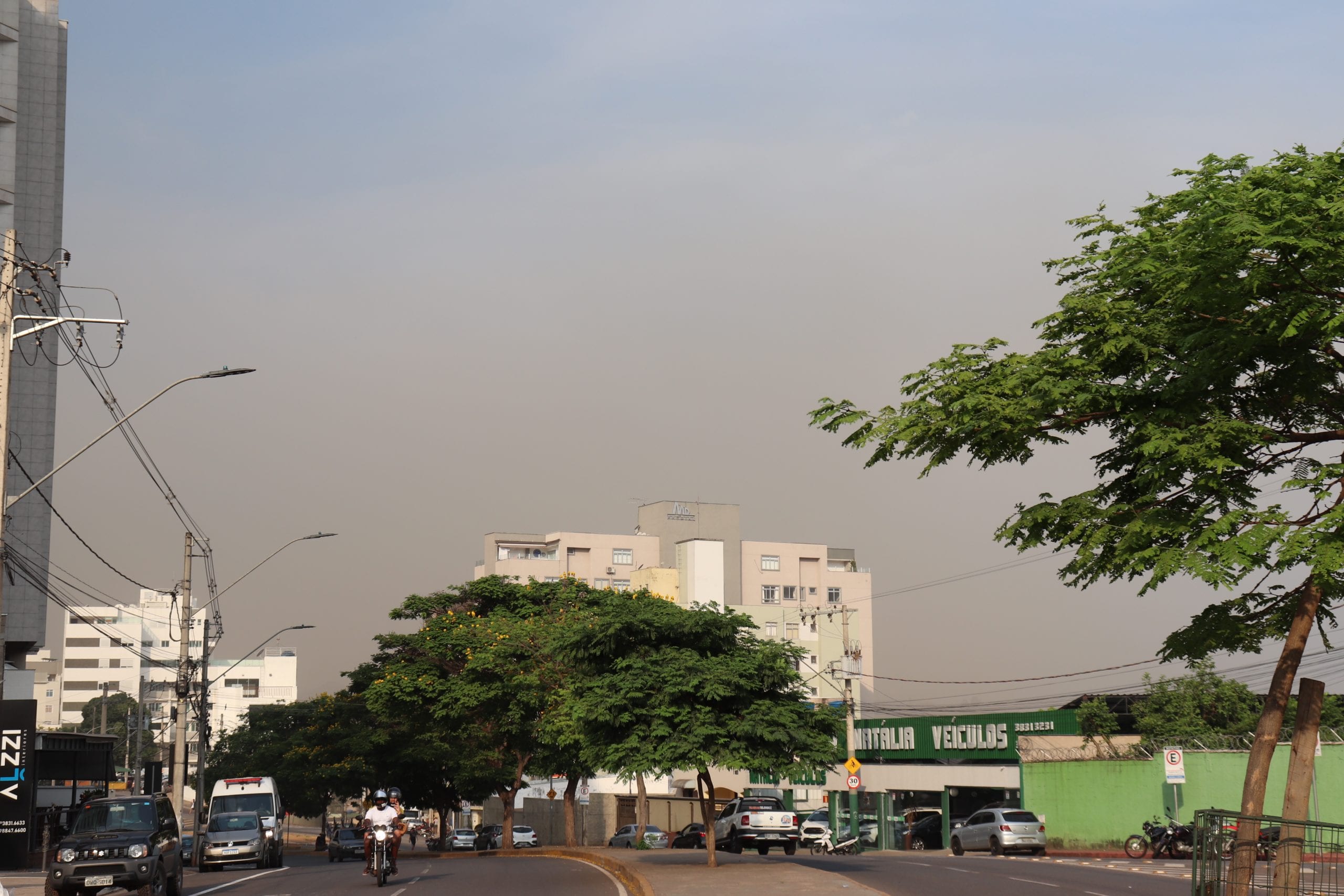 Nuvem de poeira invade Itabira