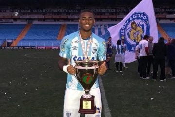 Em fase artilheira, itabirano Jô marca gol contra o Corinthians
