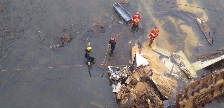motorista-morre-apos-colisao-entre-carretas-na-br-153