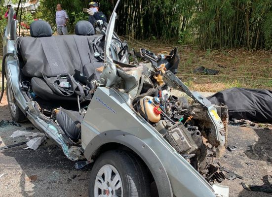 motorista-morre-ao-bater-de-frente-com-caminhao-na-br-267