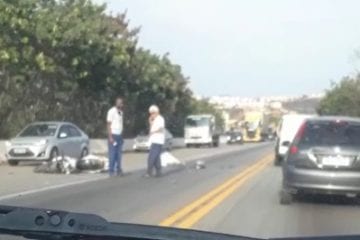 Motociclista morre ao colidir contra carreta na BR-381