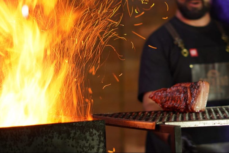 Churrasco, cerveja e live do Los Hervês: o sábado promete!