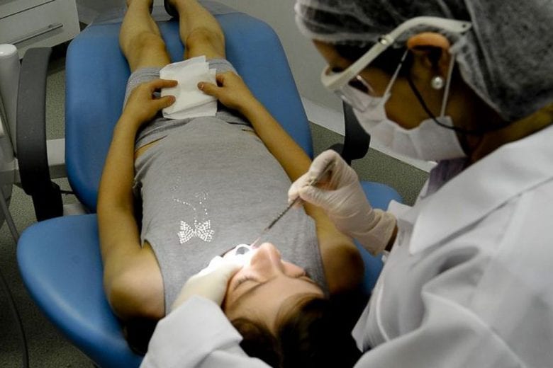 Tratamento dentário em crianças diminui até 89% na pandemia
