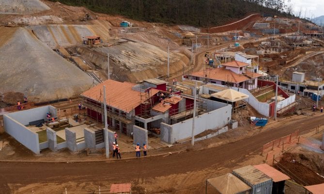 Atraso nas obras de Mariana