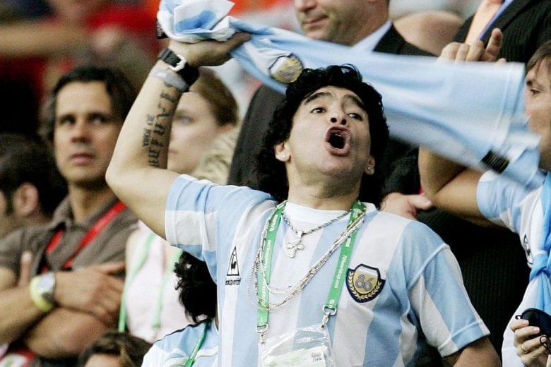 Maradona comemora 60º aniversário com homenagens por todo o mundo