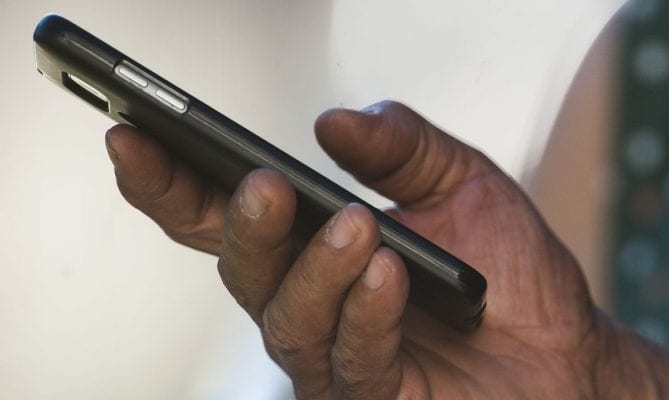 procon orienta para consumidores desligarem telefone para evitar golpe; indenização