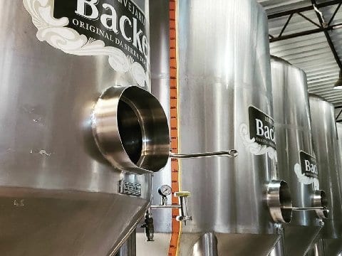 Ministério Público cumpre mandados contra sócios da Cervejaria Backer