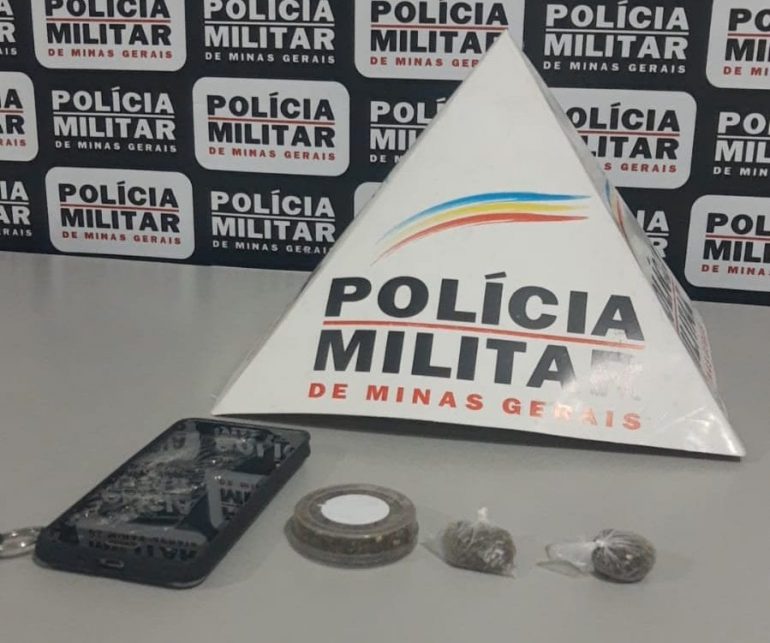 Polícia Militar prende em flagrante suspeito de traficar drogas em Bela Vista de Minas