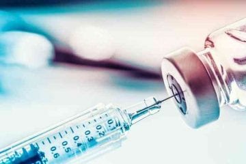 Oxford e AstraZeneca querem autorização para o uso emergencial da vacina no Brasil