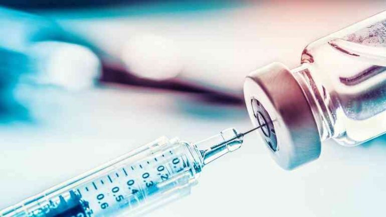 Oxford e AstraZeneca querem autorização para o uso emergencial da vacina no Brasil