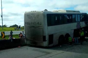 Acidente envolvendo cinco carros na Fernão Dias deixa três pessoas gravemente feridas