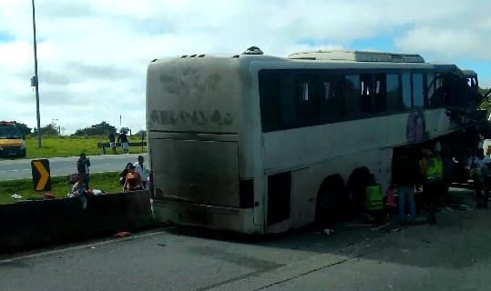 Acidente envolvendo cinco carros na Fernão Dias deixa três pessoas gravemente feridas