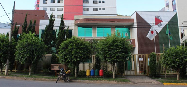 Projeto que viabilizaria 13° salário e pagamento do 1/3 de férias aos vereadores não será votado