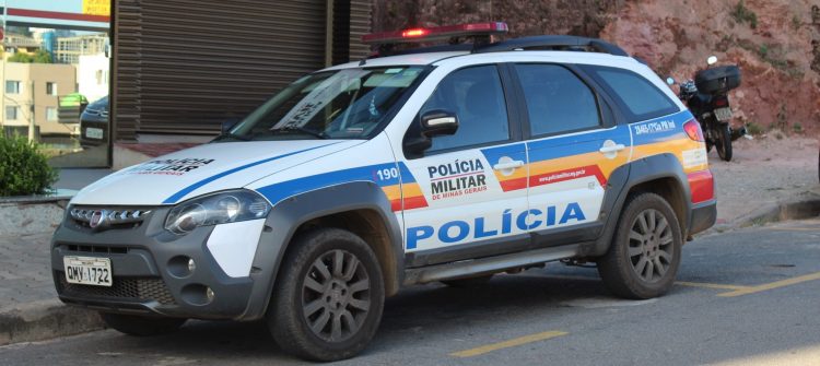 Dupla rouba R$22 mil de trabalhadores e foge a pé em Monlevade