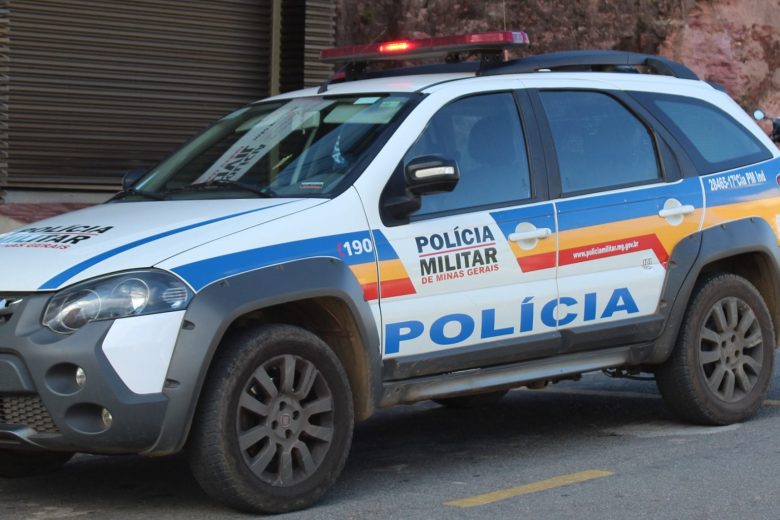 Dupla rouba R$22 mil de trabalhadores e foge a pé em Monlevade