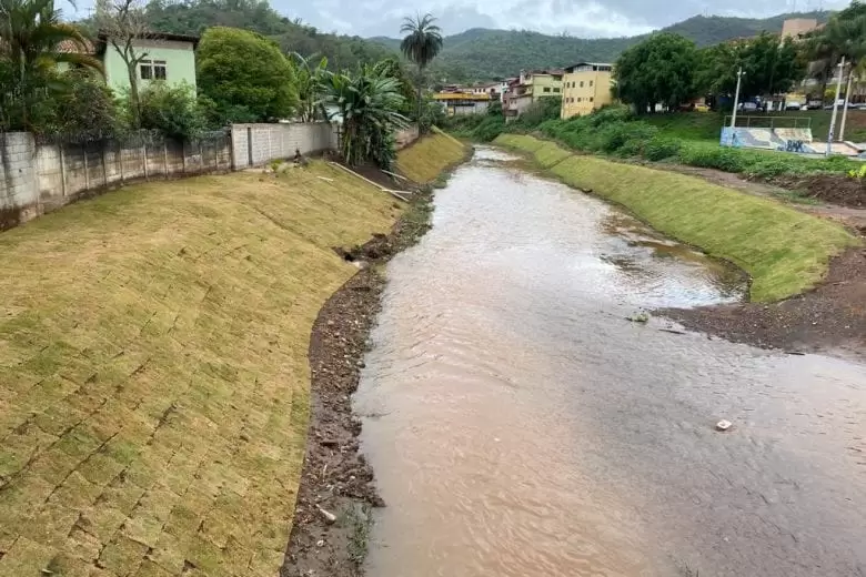 Rio São João recebe recomposição de grama em Barão de Cocais