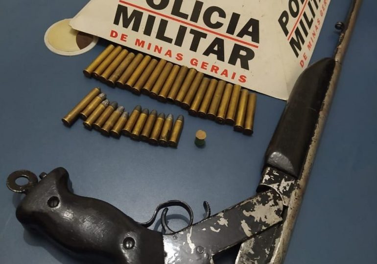 Discussão em bar termina com dois presos e arma apreendida