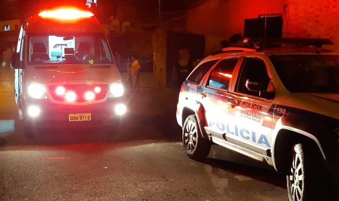 mulher-e-socorrida-inconsciente-ao-ser-agredida-com-garrafada-na-cabeca