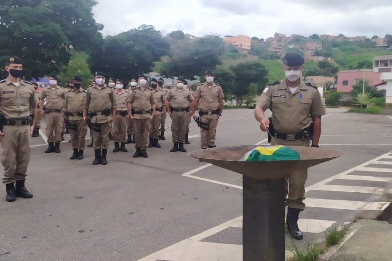 Polícia Militar realiza solenidade em comemoração ao Dia da Bandeira em Itabira
