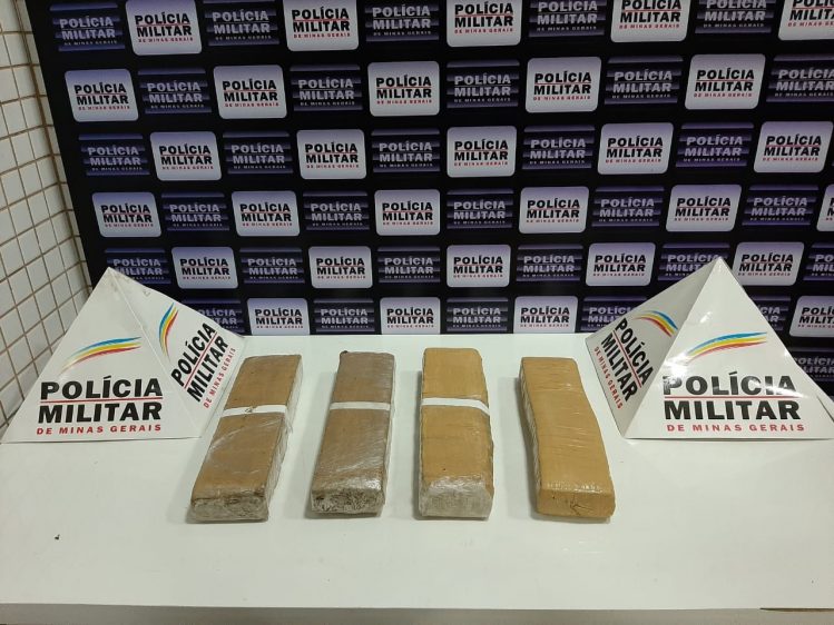 Polícia Militar apreende quatro barras de maconha em Caratinga