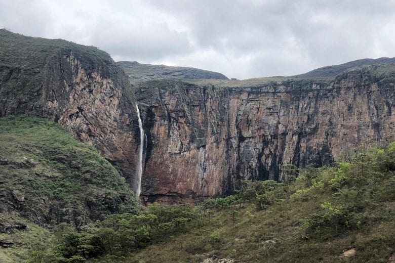 Homem fica ferido ao praticar rope jump na cachoeira do Tabuleiro