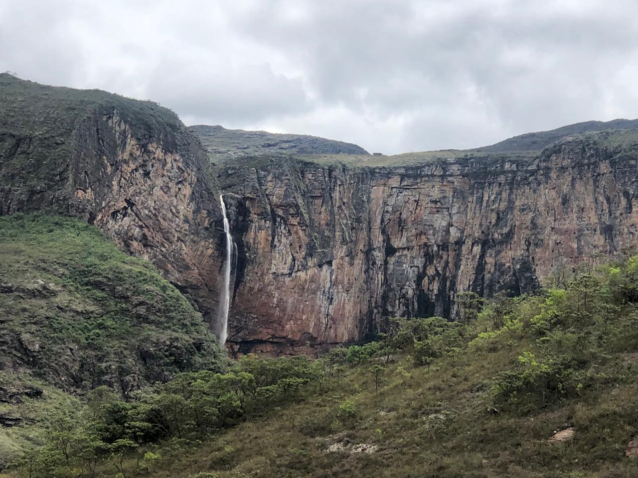 Homem fica ferido ao praticar rope jump na cachoeira do Tabuleiro