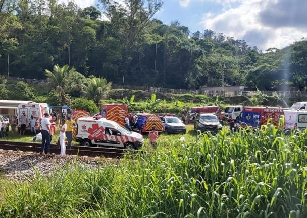 Grupos voluntários de resgate são a primeira resposta às vítimas de tragédias