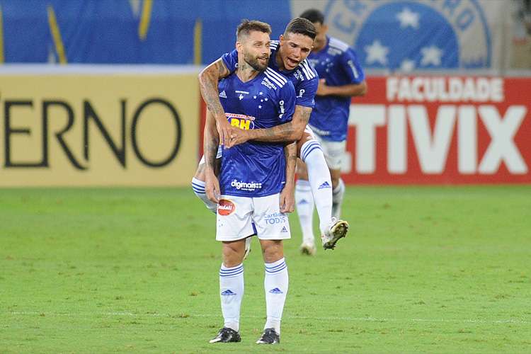 Gol do meio-campo de Sobis pelo Cruzeiro foi fruto de estudo, afirma Felipão