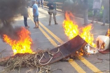 Após protesto, Prefeitura de Nova Era e Dnit liberam acesso da Praia Grande à BR-381