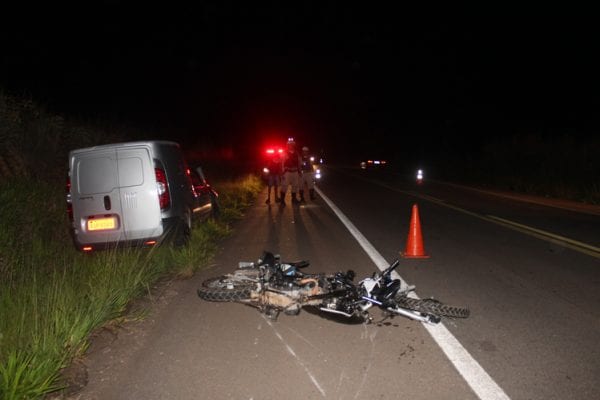 motociclista-e-socorrido-em-estado-grave-apos-bate-de-frente-com-fiorino