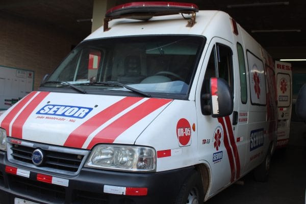 Homem morre no estacionamento de supermercado em Monlevade