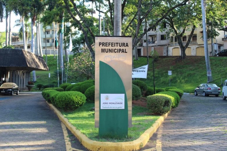 Monlevade confirma 30° óbito por covid-19, mais de 2.550 casos e mais uma morte em investigação