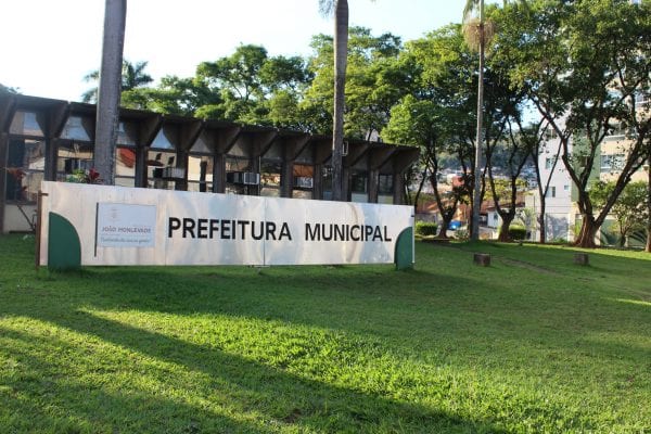 Prefeitura de Monlevade abre processo seletivo para contratar dez motoristas