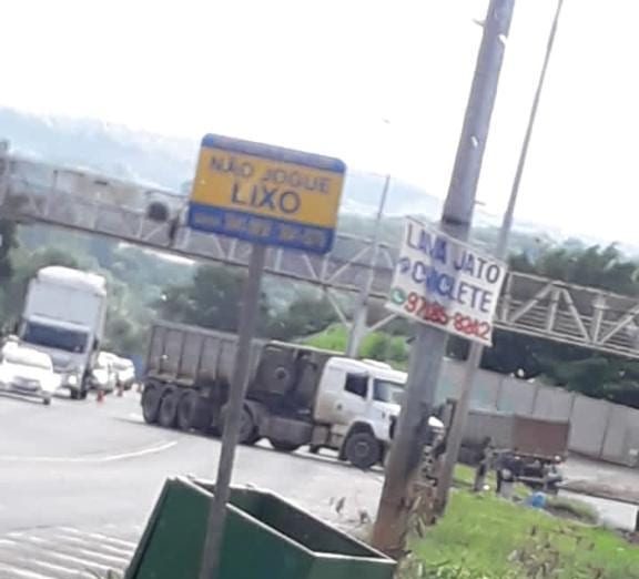 Acidente envolvendo carreta deixa trânsito lento; veja como está a BR-381 nesta sexta-feira