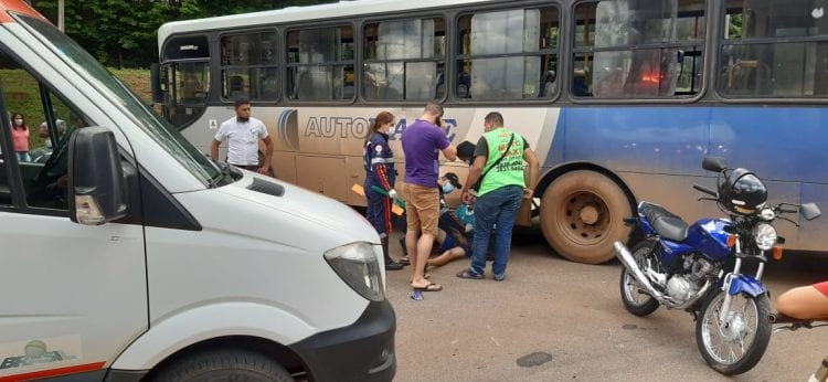 Acidente envolvendo ônibus e motociclista deixa vítima com ferimentos em Itabira
