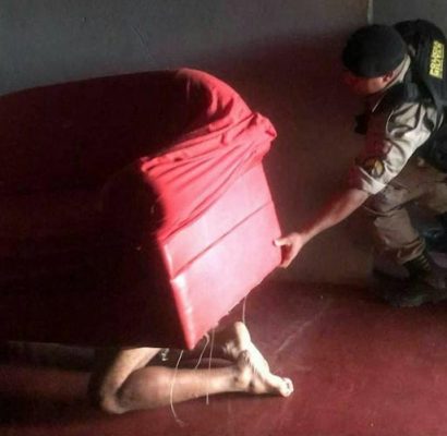 Homem que matou mulher com um tiro na cabeça em Dom Silvério é preso debaixo do sofá