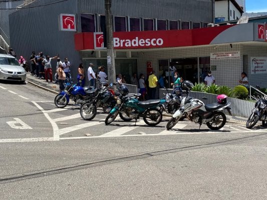 Bancos abrem em horário especial na véspera de Natal; veja o mais funciona em Itabira