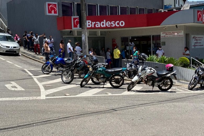 Bancos abrem em horário especial na véspera de Natal; veja o mais funciona em Itabira