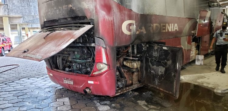onibus-pega-fogo-na-rodoviaria-de-belo-horizonte