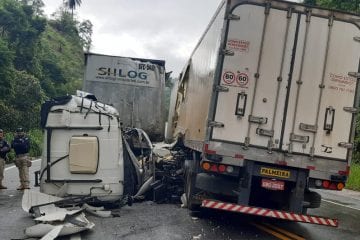 Colisão entre carretas com morte interdita a BR-381 em São Gonçalo