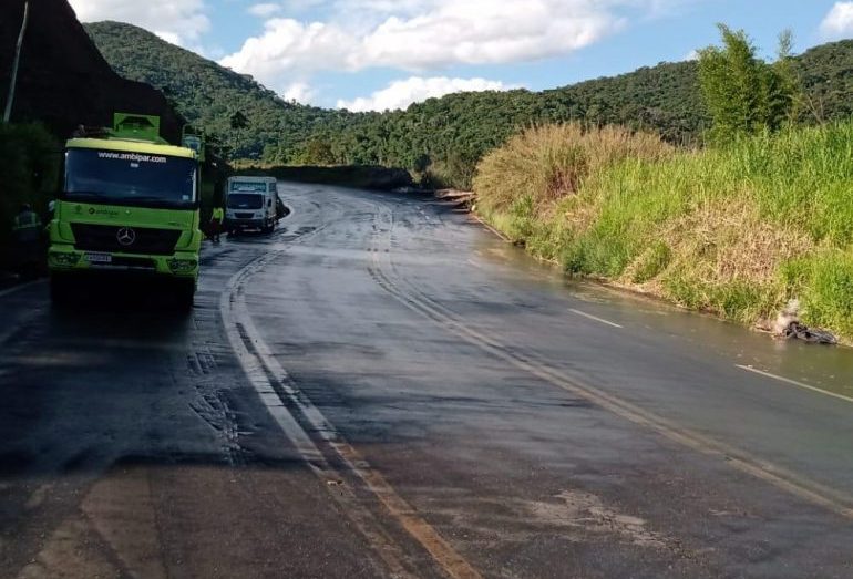 Rodovia MGC-120 é liberada após acidente na noite de ontem em Nova Era