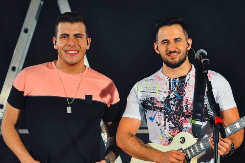 “Dormir brigado” de Vitor e Cadu chega às rádios do Brasil