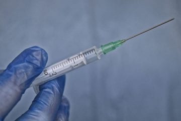 Decreto reabre crédito de R$ 1,6 bi para aquisição de vacinas