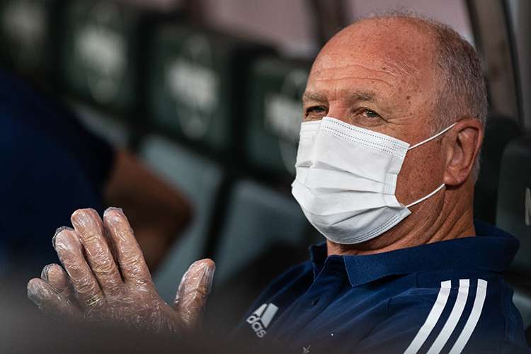 Felipão planeja reunião com novo diretor do Cruzeiro e quer cinco reforços