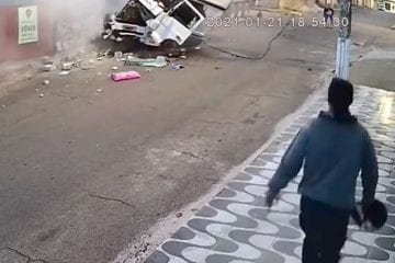 Carreta perde o freio e atinge contra muro na grande BH; veja vídeo